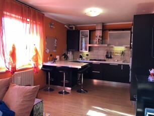 In Vendita: Ampio Appartamento Luminoso a Follonica con Garage