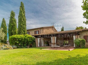 Lussuoso casale in vendita Guardea, Umbria