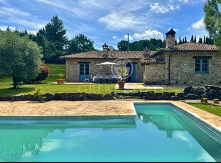 Lussuoso casale in vendita San Venanzo, Umbria