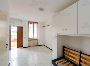 Monolocale in Via Rinuccini 10, Milano, 1 bagno, 27 m², 1° piano