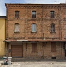 Negozio/Locale commerciale in Vendita in Via Ferrarese a Bologna