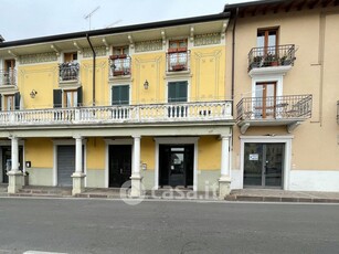 Negozio/Locale commerciale in Vendita in Via Roma 11 a Gardone Riviera