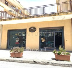 Negozio/Locale commerciale in Vendita in Via Rotonda 5 a Messina