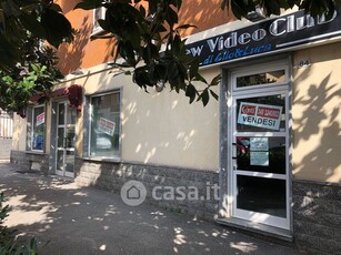 Negozio/Locale commerciale in Vendita in Viale PARTIGIANI 86 a Asti