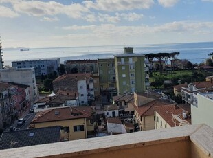 Quadrilocale in affitto a Follonica