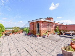 Quadrilocale in VIA ROMA, Desio, 2 bagni, giardino in comune, 150 m²