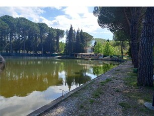 Stabile con Lago per Pesca Sportiva in Vendita a Barberino Tavarnelle