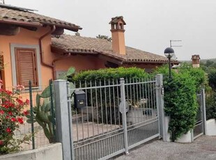 Villa a Schiera in Vendita ad Manziana - 115000 Euro