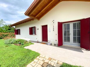 Villa a Sesto al Reghena, 6 locali, 2 bagni, giardino privato, 96 m²