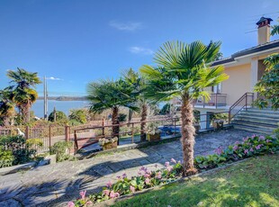 Villa accogliente con parcheggio, terrazza e giardino vicino al Lago Maggiore