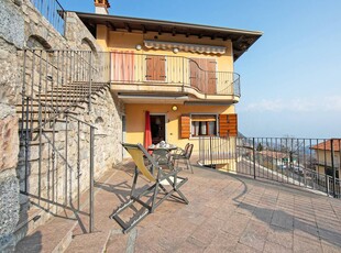 Villa accogliente con terrazza vicino a Rovereto e Tremosine