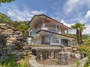 Villa in vendita a Meina