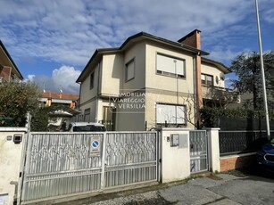 villa in vendita a Viareggio