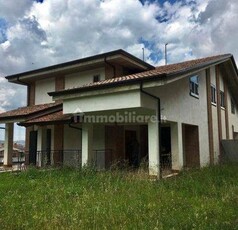 Villa in Vendita in Contrada Chiaira a Avellino