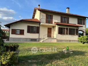 Villa in Vendita in Strada Sesia a Asti