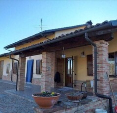 Villa in Vendita in Strada Valgera a Asti