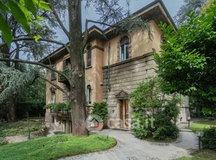 Villa in Vendita in Via Antonio Canova a Monza