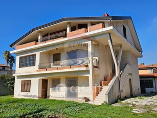 Villa in Vendita in Via Campania 45 a San Giovanni la Punta