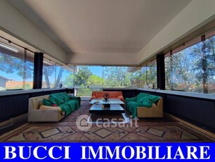 Villa in Vendita in Via Canonico a Pescara