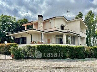 Villa in Vendita in Via Cassia Nord a Viterbo