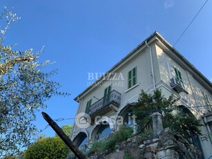 Villa in Vendita in Via delle Cave a Brescia