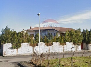 Villa in Vendita in Via Giovanni Pascoli 19 a Aci Sant'Antonio