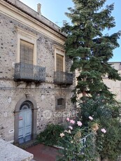 Villa in Vendita in Via Giuseppe Garibaldi 22 a Bronte