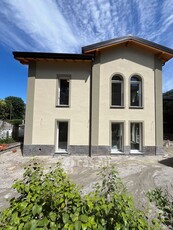 Villa in Vendita in Via Michelangelo 43 a Lecco