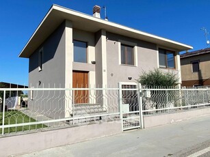 Villa in Vendita in Via Terdobbiate a Novara