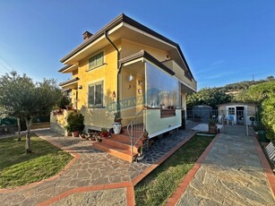 Villa in Via di Mezzo, Massarosa, 5 locali, 3 bagni, giardino privato