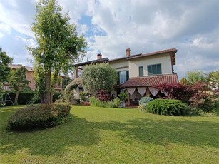 Villa in Via ugo festini, Paderno d'Adda, 7 locali, 3 bagni, garage