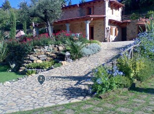 Villa singola ad Ameglia, 3 locali, 4 bagni, giardino privato, 140 m²