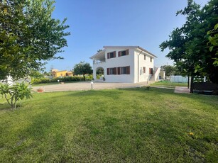 Villa singola in Via giulio verne, Siracusa, 5 locali, 2 bagni, 178 m²