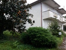 VILLA - ARTENA (RM)