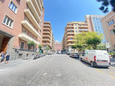 Appartamento di prestigio in vendita Via Giosuè Carducci, 18, Napoli, Campania