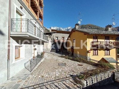 Appartamento di lusso di 150 m² in vendita Strada Dolonne-Courmayeur, 7A, Courmayeur, Valle d’Aosta