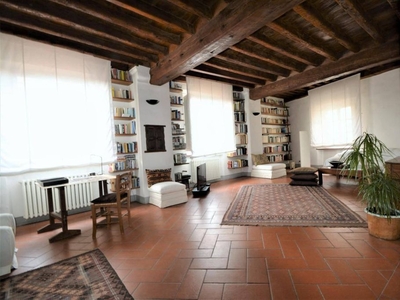 Appartamento di lusso di 270 m² in vendita Via Diversi, , 55100, Lucca, Toscana
