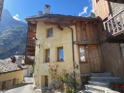 Appartamento di lusso di 95 m² in vendita Via Trou Des Romains, 7-10, Courmayeur, Aosta, Valle d’Aosta
