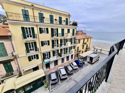 Appartamento di prestigio di 100 m² in vendita Vico Ugo Foscolo, Alassio, Savona, Liguria