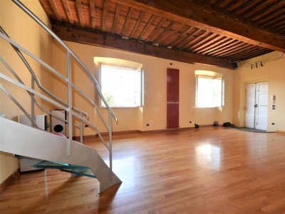 Prestigioso appartamento in vendita Via del Battistero, , 55100, Lucca, Toscana