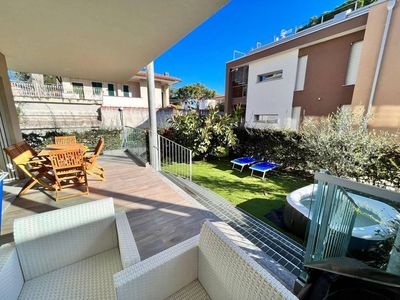 Prestigioso appartamento di 74 m² in vendita Via Generale Ardoino, 114, Diano Marina, Liguria