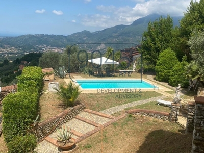 Casa di prestigio di 300 mq in vendita Camaiore, Toscana