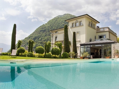 Prestigiosa Casa Indipendente di 1200 mq in affitto Como, Lombardia