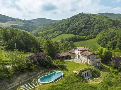 Prestigiosa villa in vendita Piozzano, Italia