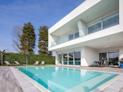 Prestigiosa villa di 460 mq in vendita, Guanzate, Italia