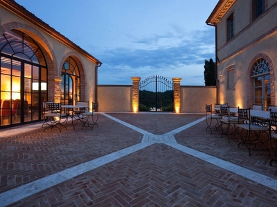 Prestigiosa villa di 720 mq in vendita, Buonconvento, Toscana