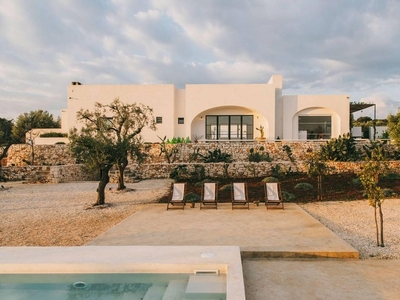 Prestigiosa Casa Indipendente di 400 mq in affitto Ostuni, Puglia