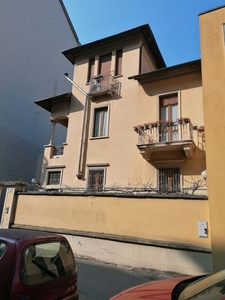 Casa Semindipendente di 460 mq in vendita Via Sant'Ambrogio 8, Torino, Piemonte