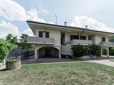 Casa Semindipendente di 580 mq in vendita via fantasina, Cellatica, Brescia, Lombardia