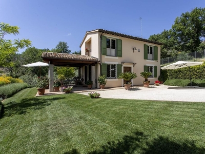 Esclusiva Casa Indipendente di 149 mq in vendita Montefalco, Italia